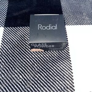 Rodial glass powder
